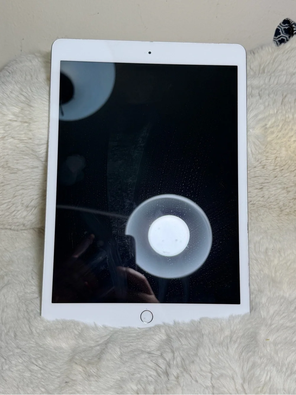 iPad (7th Generation) with Wi-Fi and Cellular (LTE 128gb (need new battery )